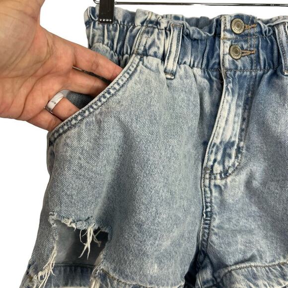 SO Paper Bag Elastic Waist High Rise Mom Light Blue Denim Shorts Juniors' 1/25W - Picture 4 of 12